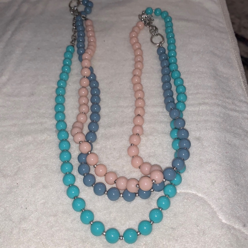 Adorable Multiple colors Necklace 3 strands of colors